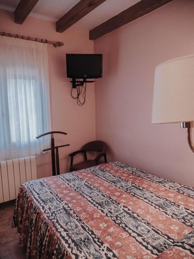 Hostal Les Fonts Castellar De N'Hug Εξωτερικό φωτογραφία